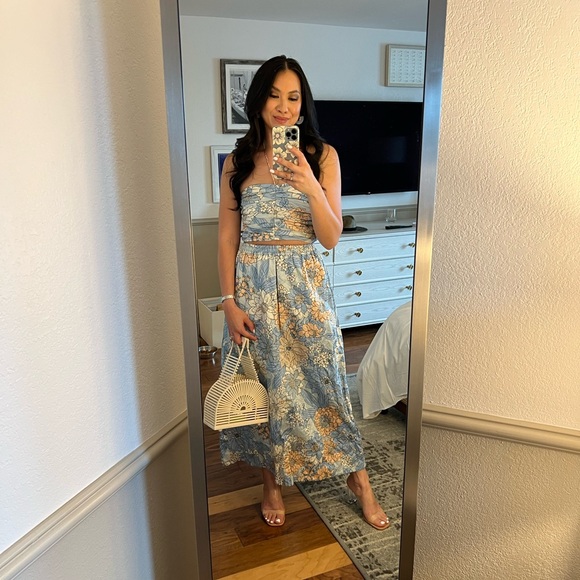 👛🎉💄 Meet your posher!! 💖🎉👗 - Picture 3 of 7